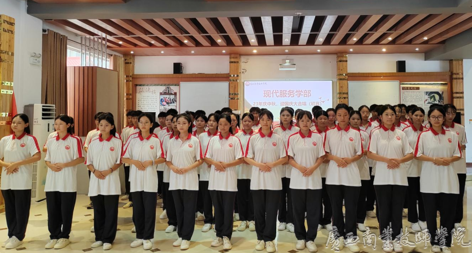 合唱比赛现场：（2023级美容2班）.png