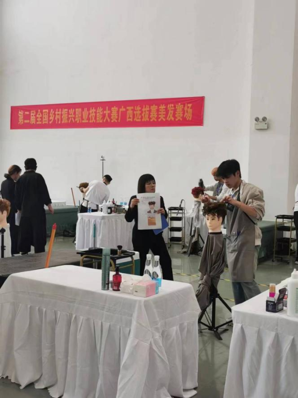 学生比赛现场.png